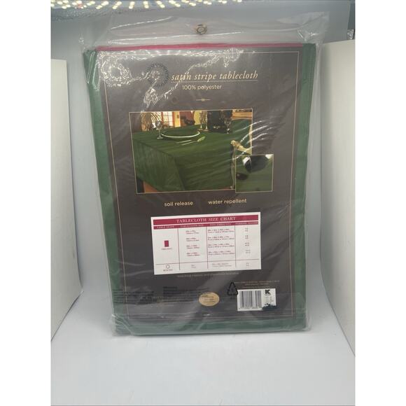 CHRISTMAS GREEN STRIPE TABLE CLOTH 60 X 84 OBLONG - Picture 1 of 4